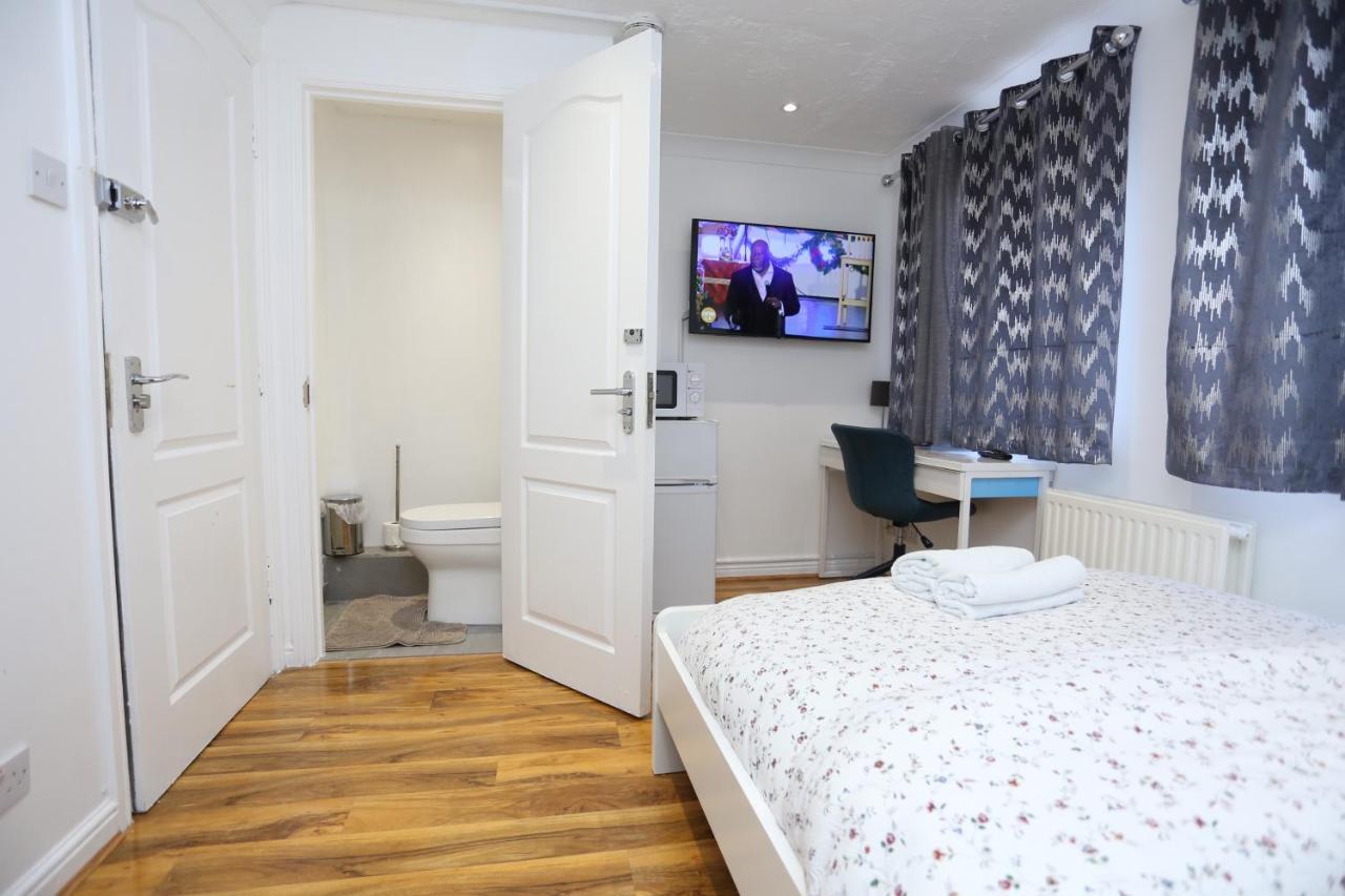 Fabulous Room With En-Suite Bathroom And Shared Kitchen Thamesmead  Exteriér fotografie
