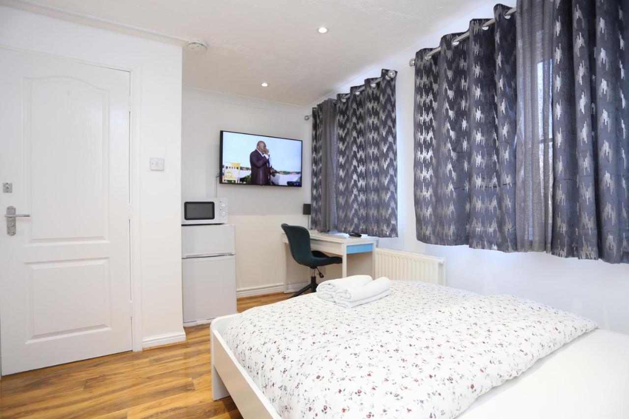 Fabulous Room With En-Suite Bathroom And Shared Kitchen Thamesmead  Exteriér fotografie